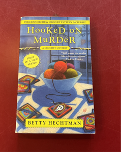 Hooked on Murder: A Crochet Mystery (#1) - Betty Hechtman